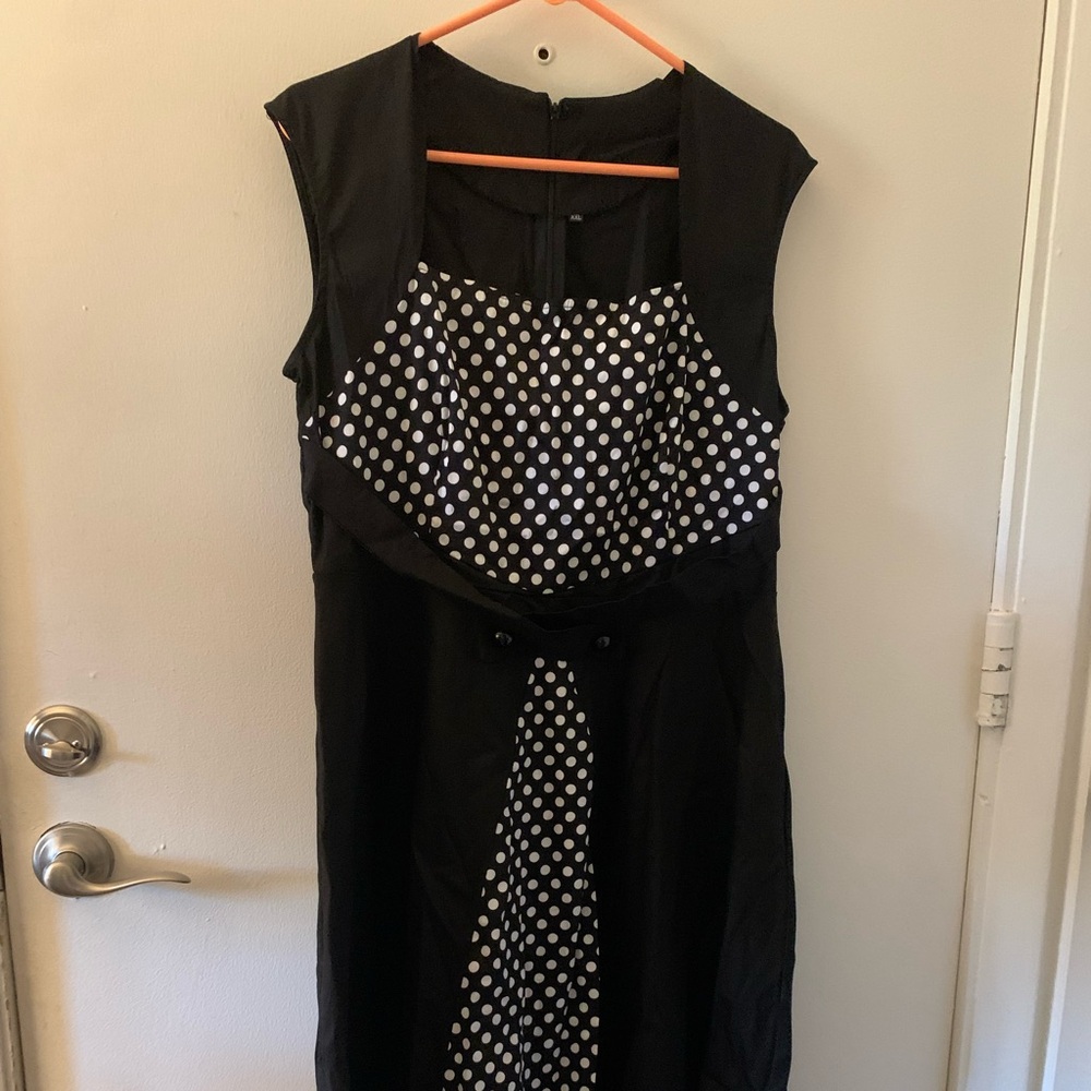 Women’s Black and White dress size xxl
